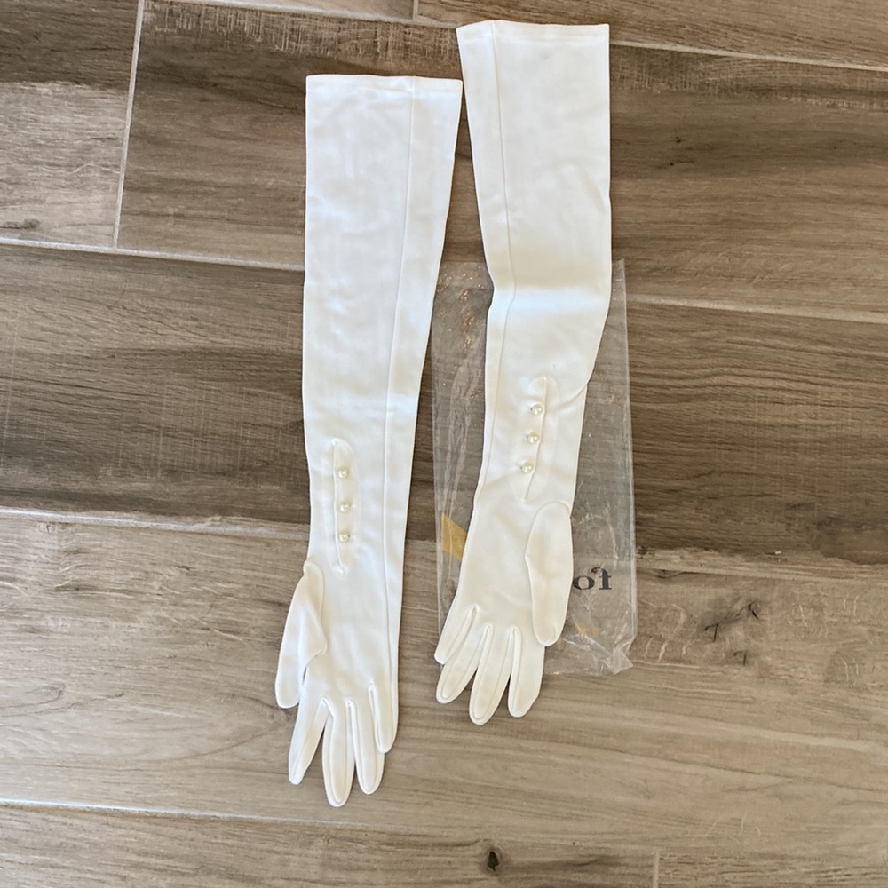 Vintage Fownes 6 opera length gloves